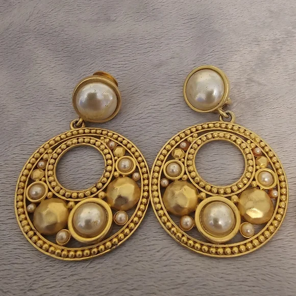 1990's Gold Vintage Clip Earrings - Picture 3 of 3